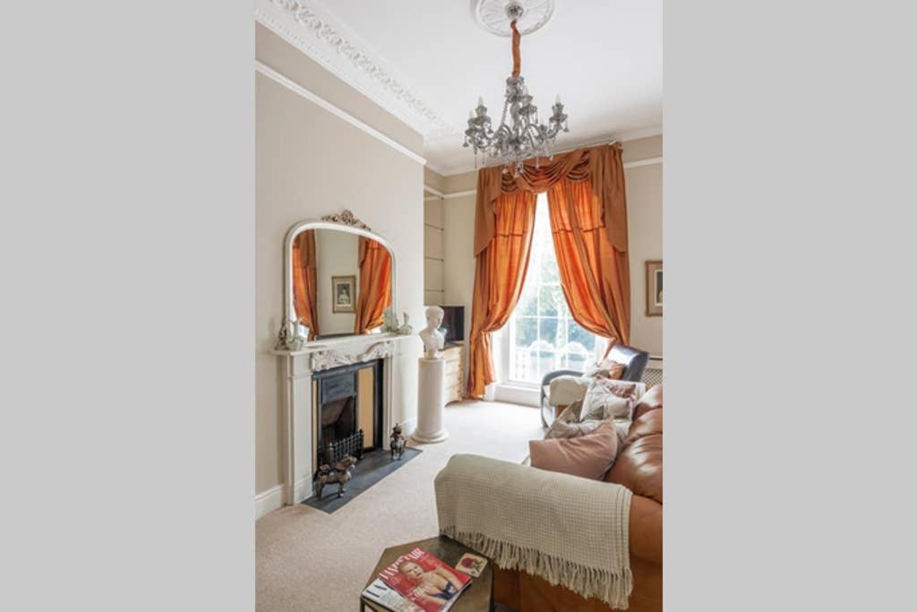 Апартаменти Beautiful Studio With Private Outside Terrace Бат Екстер'єр фото