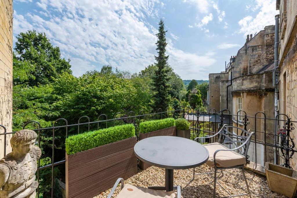 Апартаменти Beautiful Studio With Private Outside Terrace Бат Екстер'єр фото
