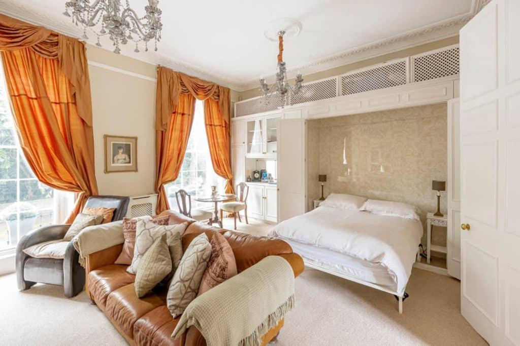 Апартаменти Beautiful Studio With Private Outside Terrace Бат Екстер'єр фото