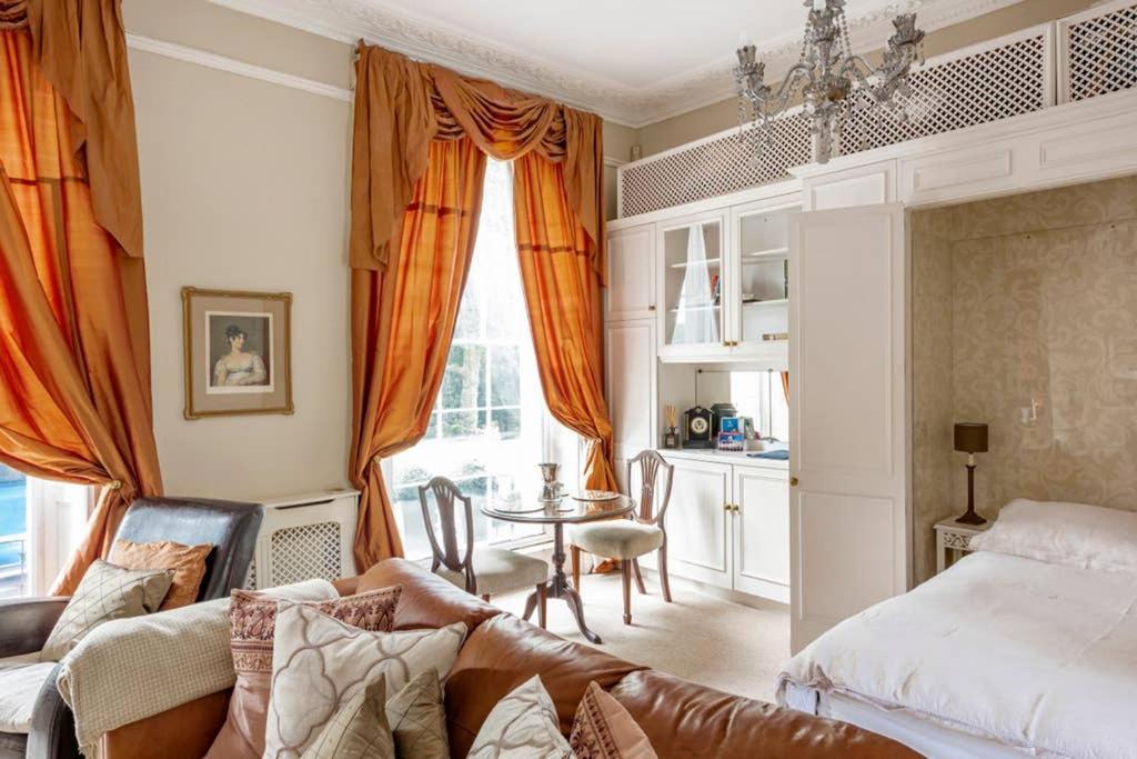 Апартаменти Beautiful Studio With Private Outside Terrace Бат Екстер'єр фото