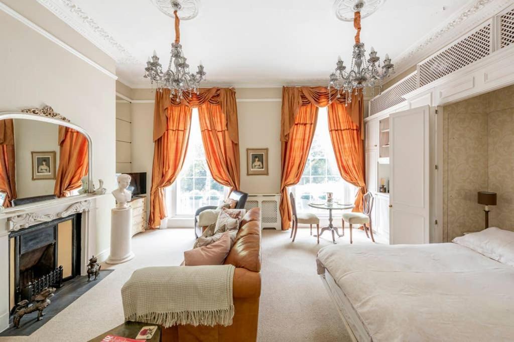 Апартаменти Beautiful Studio With Private Outside Terrace Бат Екстер'єр фото